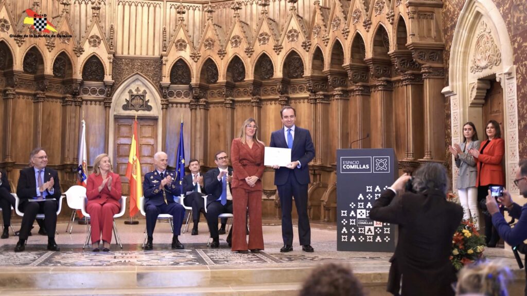 V CLUSTER COMILLAS DIPLOMAS DE HONOR